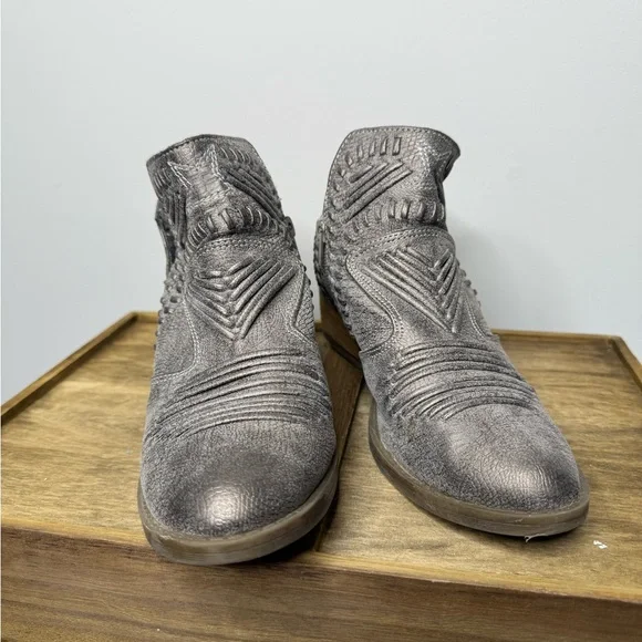 Not Rated Nosara ankle boots in a grey - Picture 7 of 10